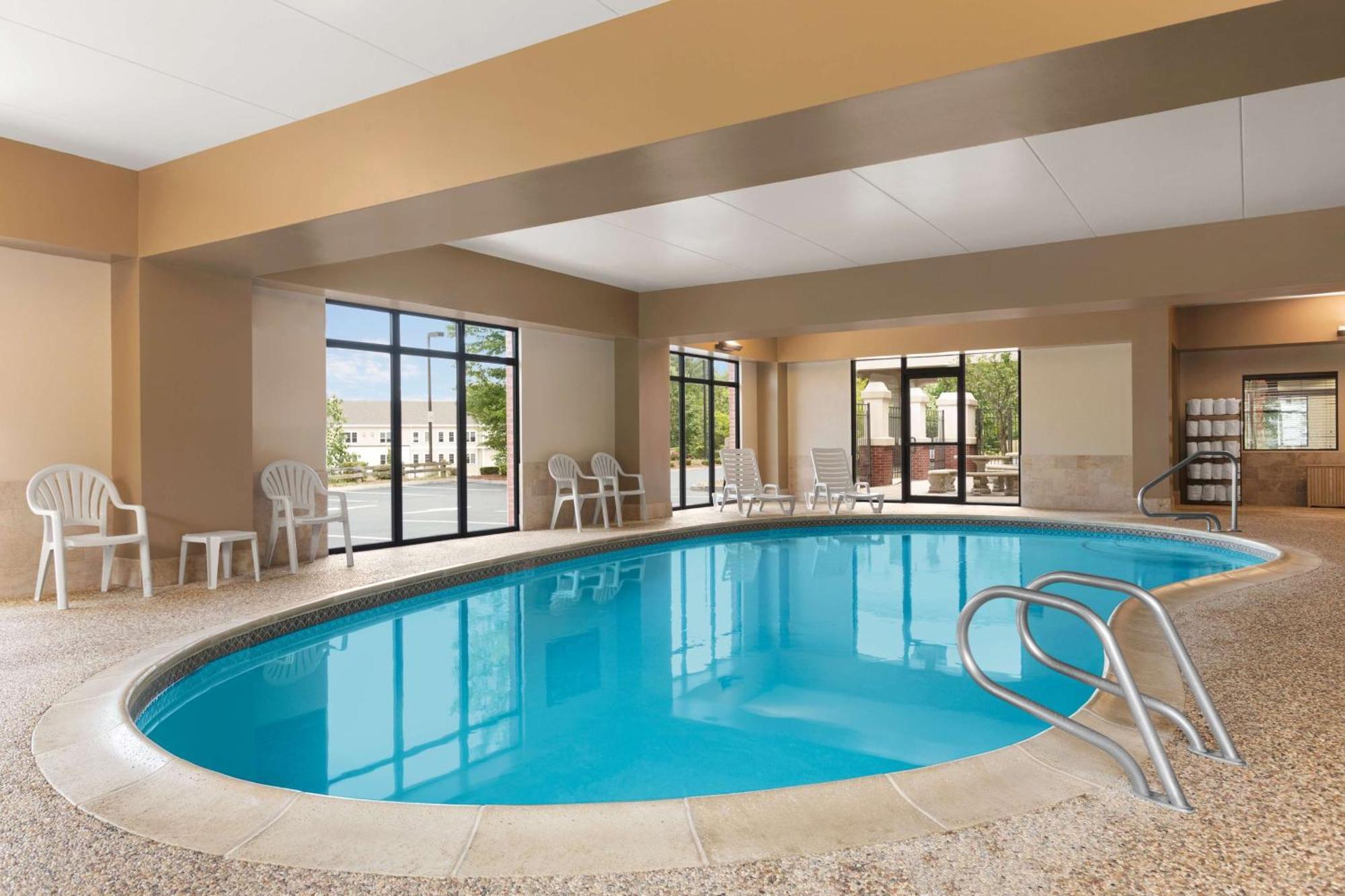 Hampton Inn & Suites By Hilton Manchester Bedford Εξωτερικό φωτογραφία